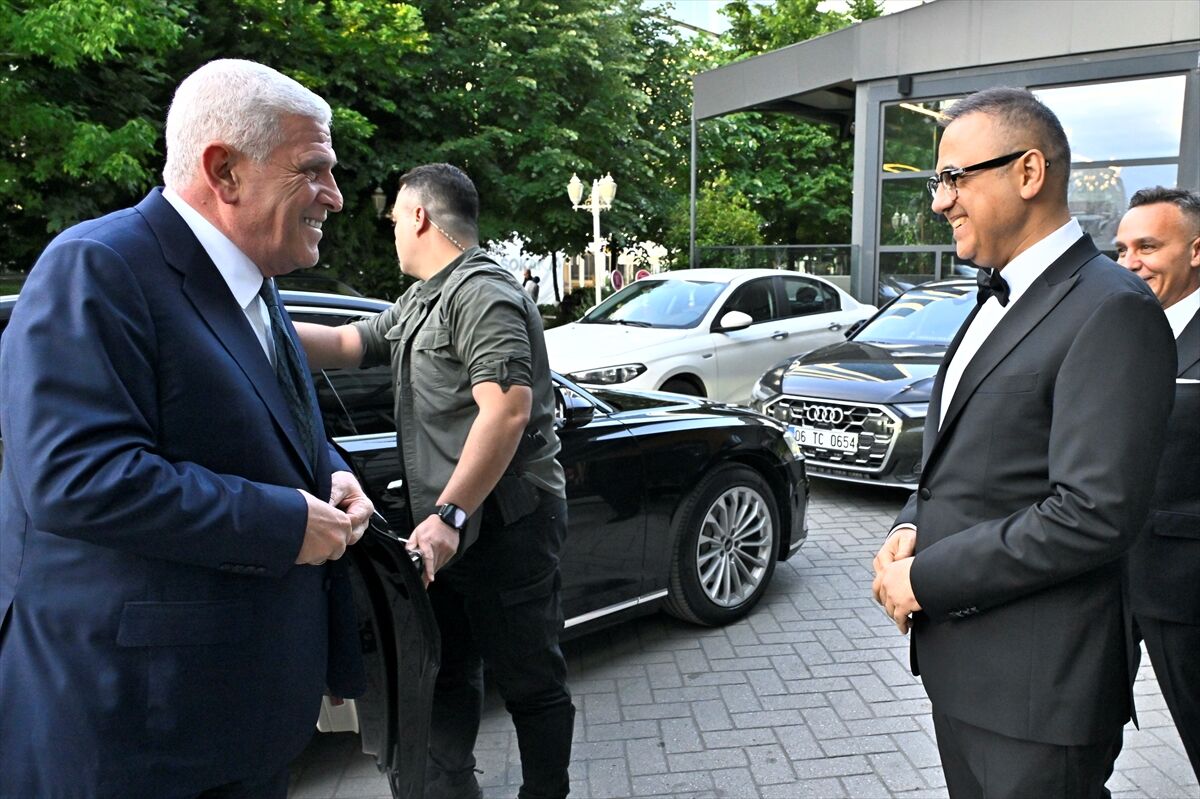 Dervişoğlu'ndan Çifte Mutluluğa Ortaklık: Nikah Şahitliği Yaptı, Düğüne Katıldı