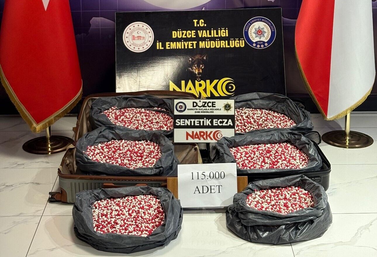 Düzce'de Dev Uyuşturucu Operasyonu: 115 Bin Sentetik Hap Ele Geçirildi