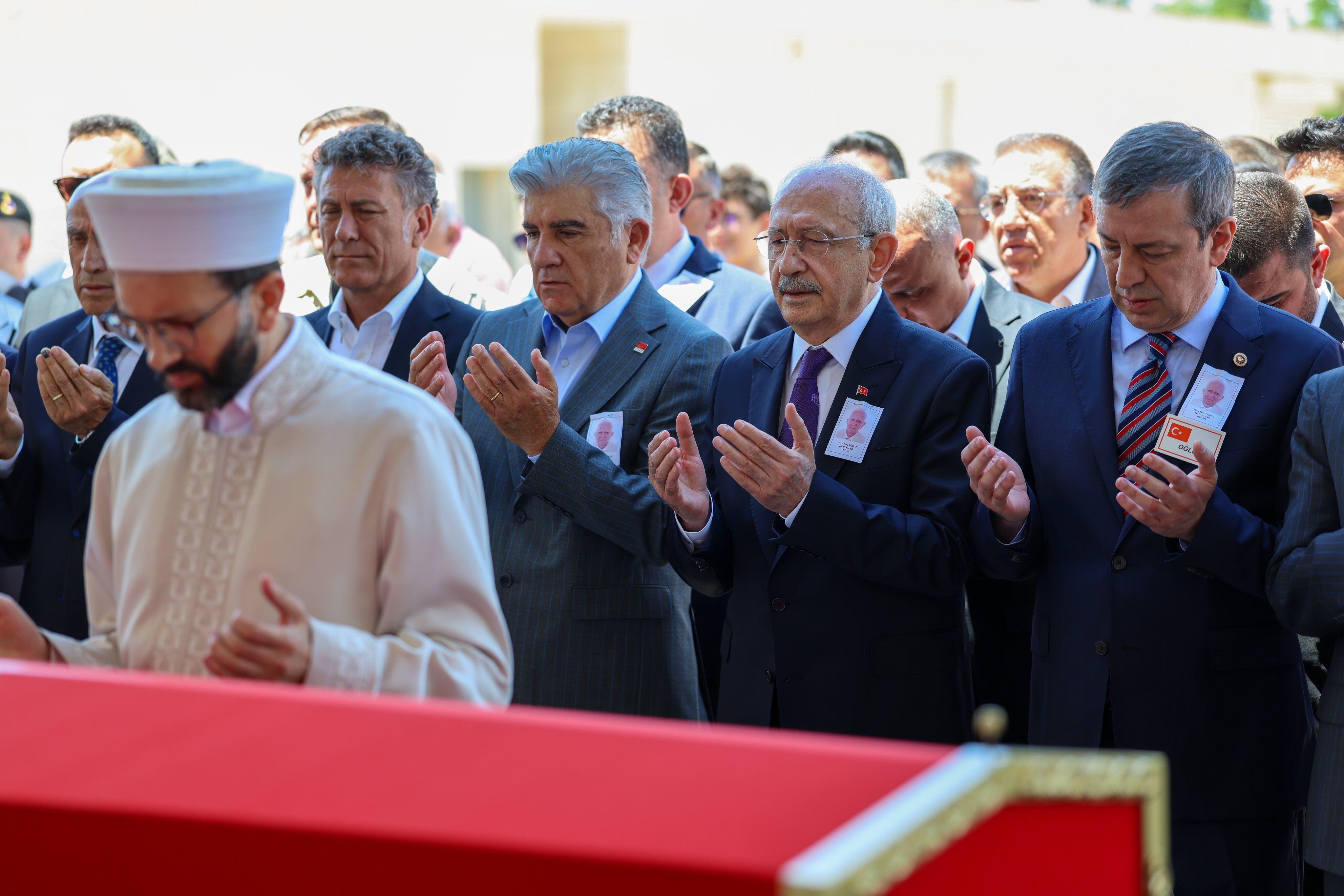 Kılıçdaroğlu Cenaze Törenine Katıldı