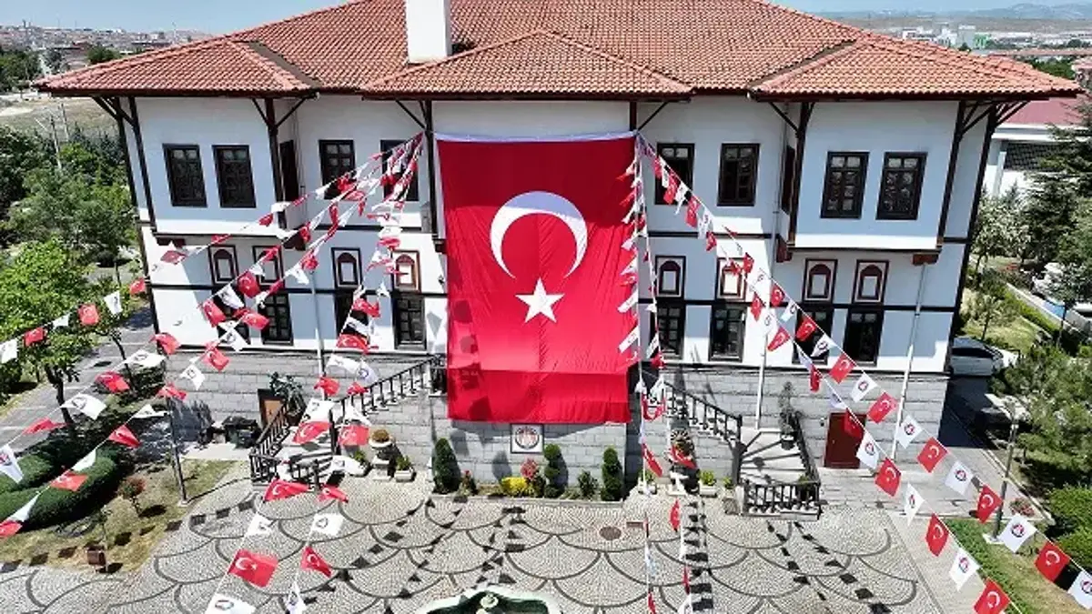 Sincan’da milli maç coşkusu: İlçe ay-yıldızlı bayraklarla donatıldı