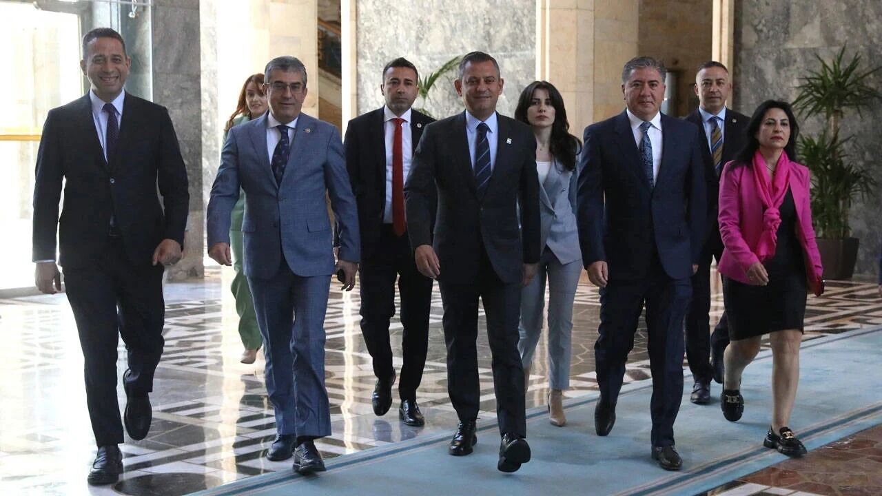 Grup Başkanvekillerini kim seçecek?