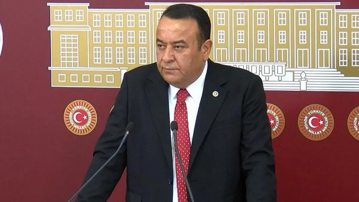 Beker CHP'den istifa ettiğini duyurdu