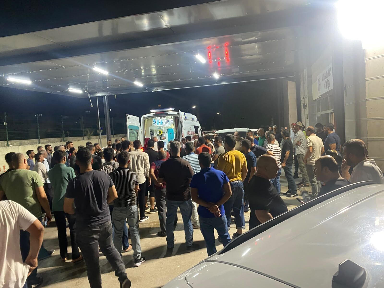 Ceyhan'da ailelerin de karıştığı silahlı kavga: 4 yaralı, 1'inin durumu ağır