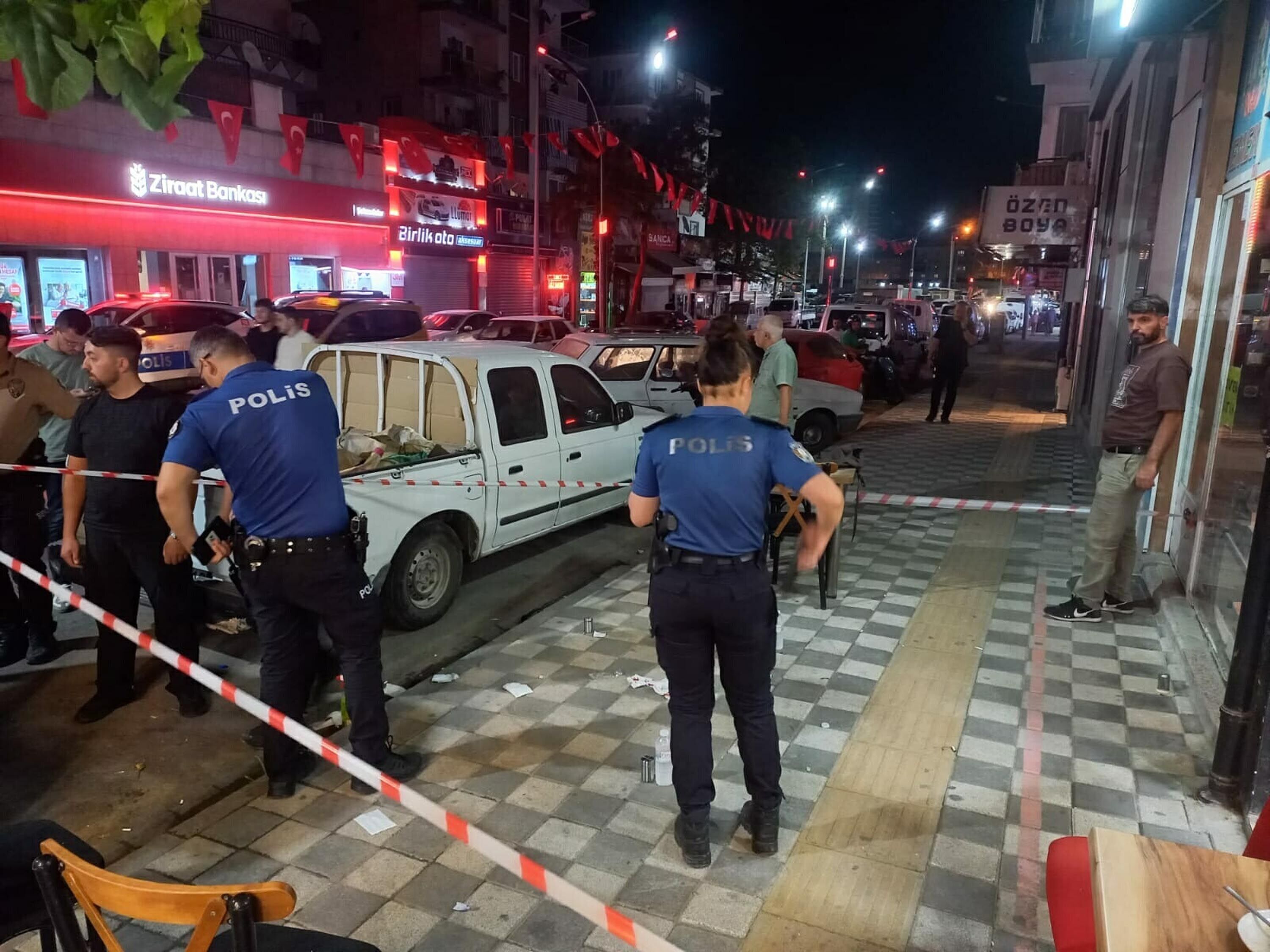 Motosiklet kasklı şüphelinin silahlı saldırısında yaralandı