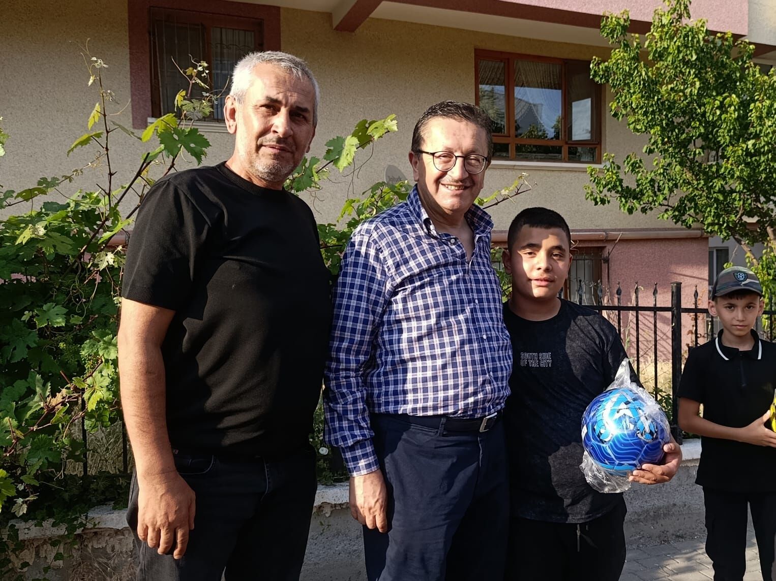 Altındağ'da karne sevinci hediyelerle taçlandı: Başkan Tiryaki çocukları sevindirdi