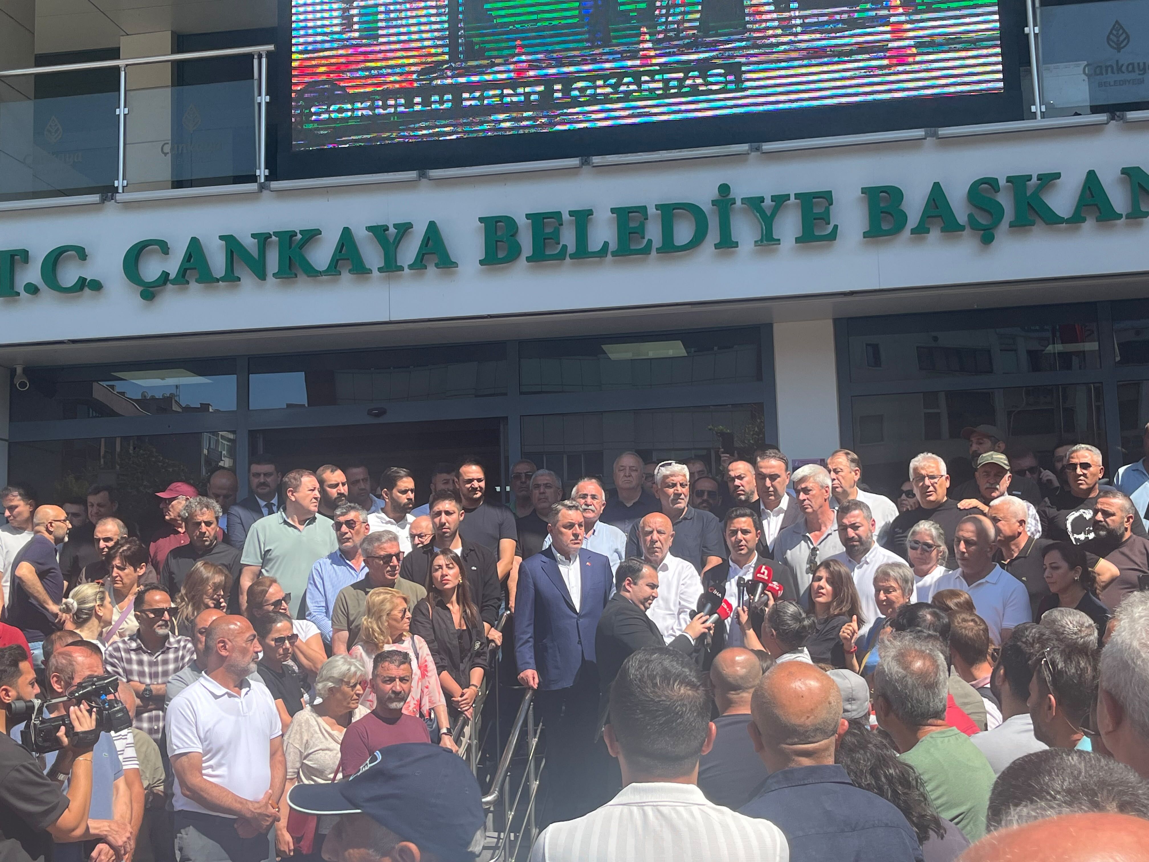 Çankaya Belediyesi Önünde Destek Bekleyişi!