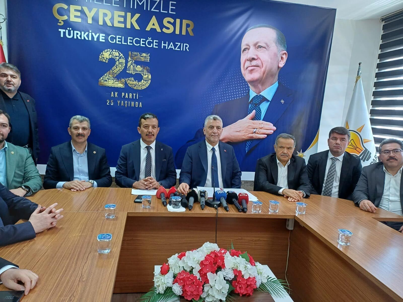 Bakan Bolat: "Bizim Belediyelerimizin Aklı Fikrinde Fırıldak, Film Yoktur"
