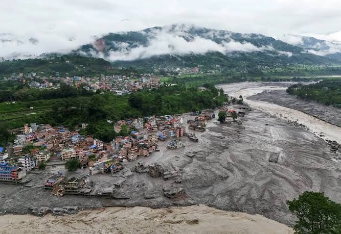 Tibet'te Baraj Patladı, Nepal'de Yeni Sel Alarmı!