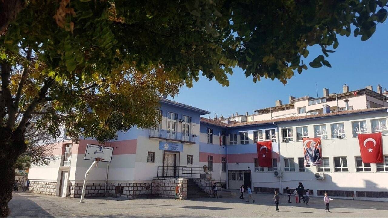 Abidinpaşa İlkokulu’nda öğrenciler dağıtılıyor!