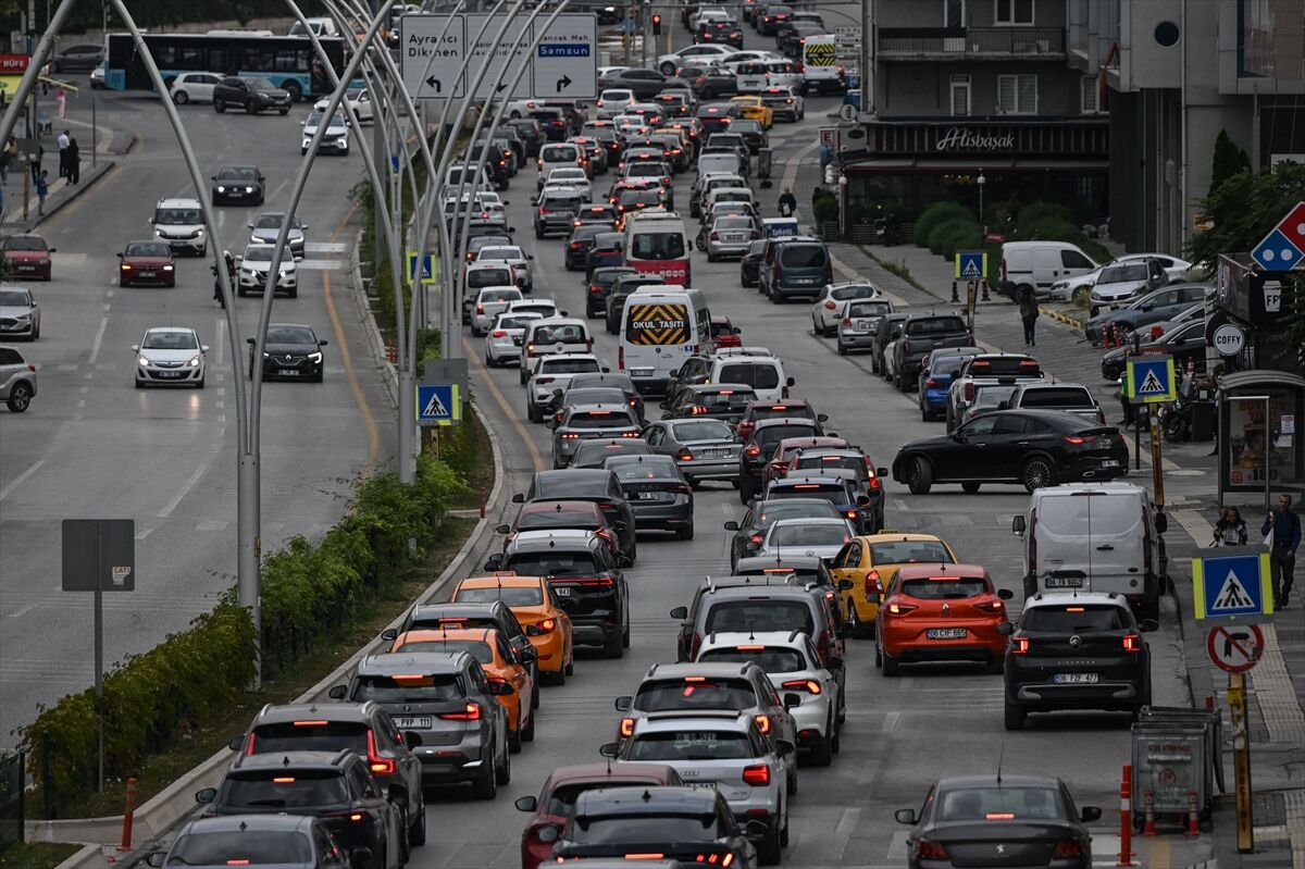 Ankara'da Sabah Saatlerinde Trafik Yoğunluğu