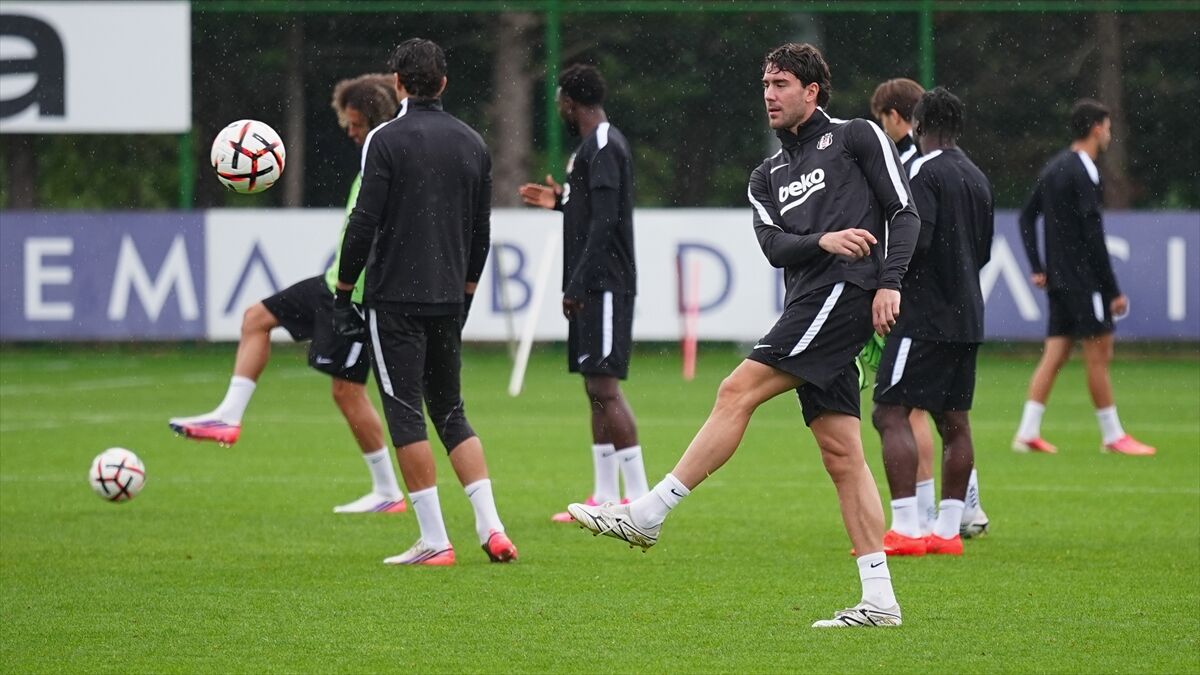 Beşiktaş’ın UEFA listesi belli oldu: Kadroda dikkat çeken isimler