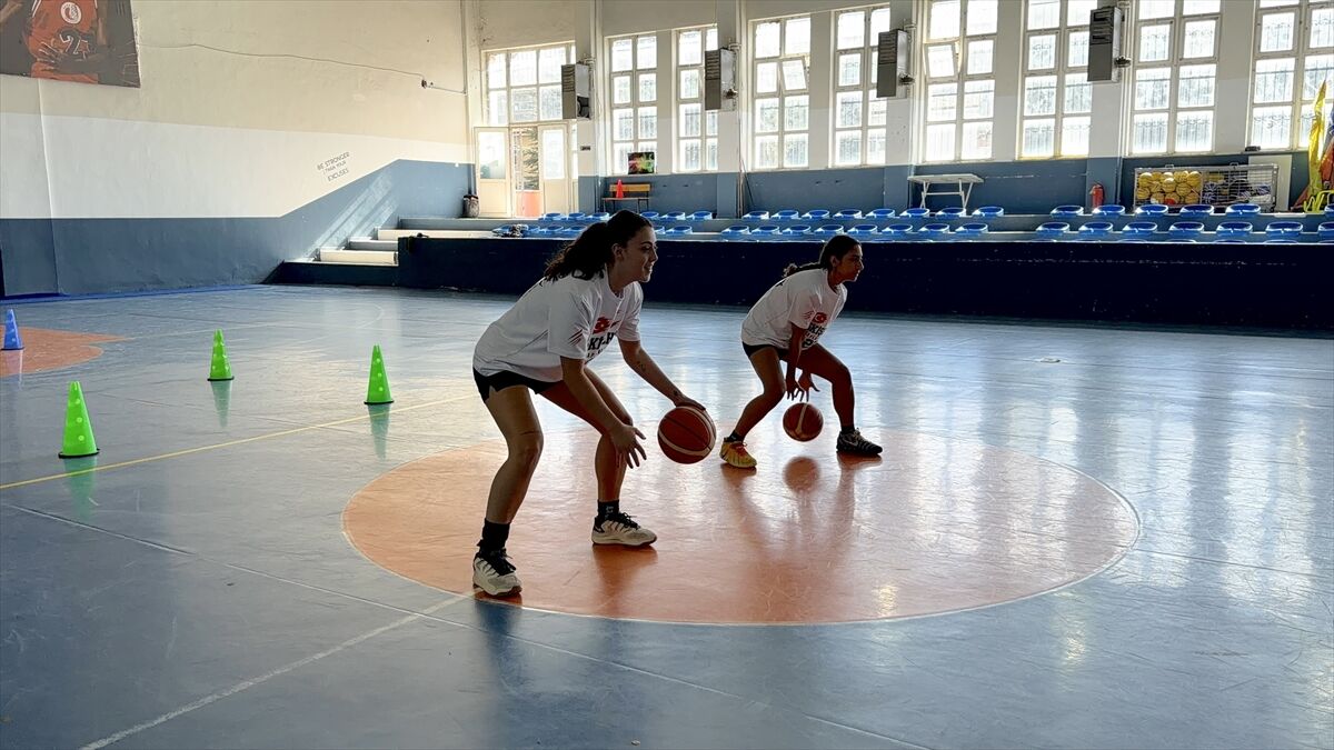 Lübnanlı basketbolcular Türk antrenörle çalışıyor