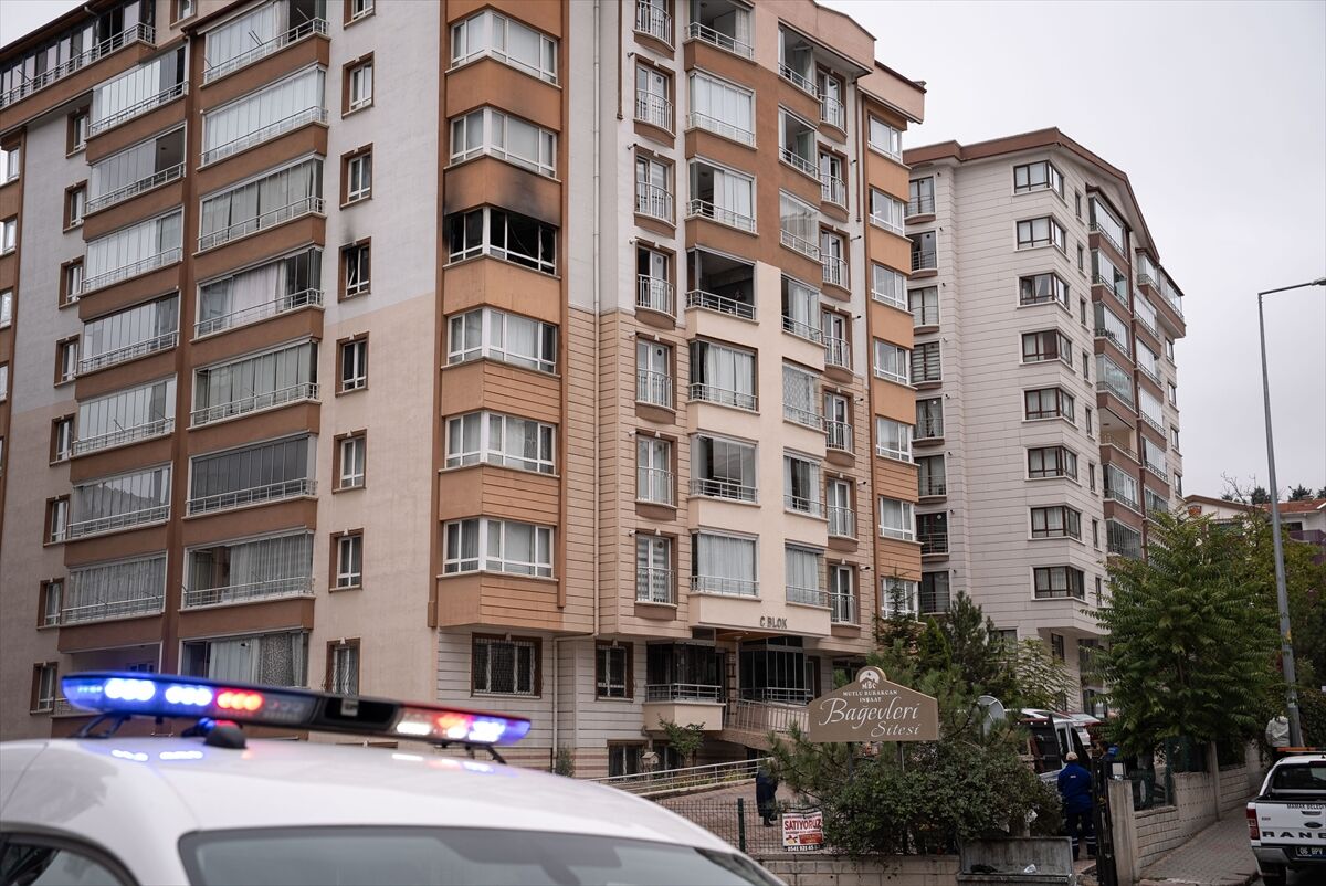 Mamak'ta apartman dairesinde yangın çıktı!