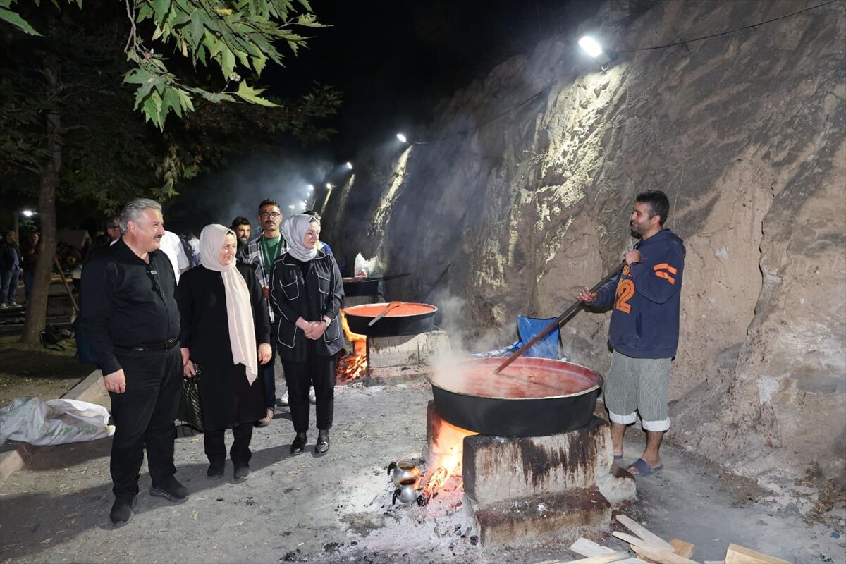 Melikgazi Belediyesi Salça Günleri'nde 4 bin 480 aile salça kaynattı