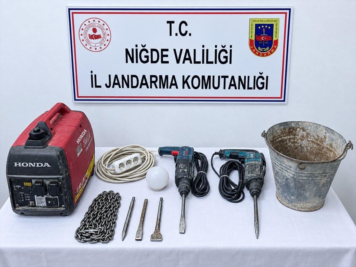 Niğde'de kaçak kazı operasyonu