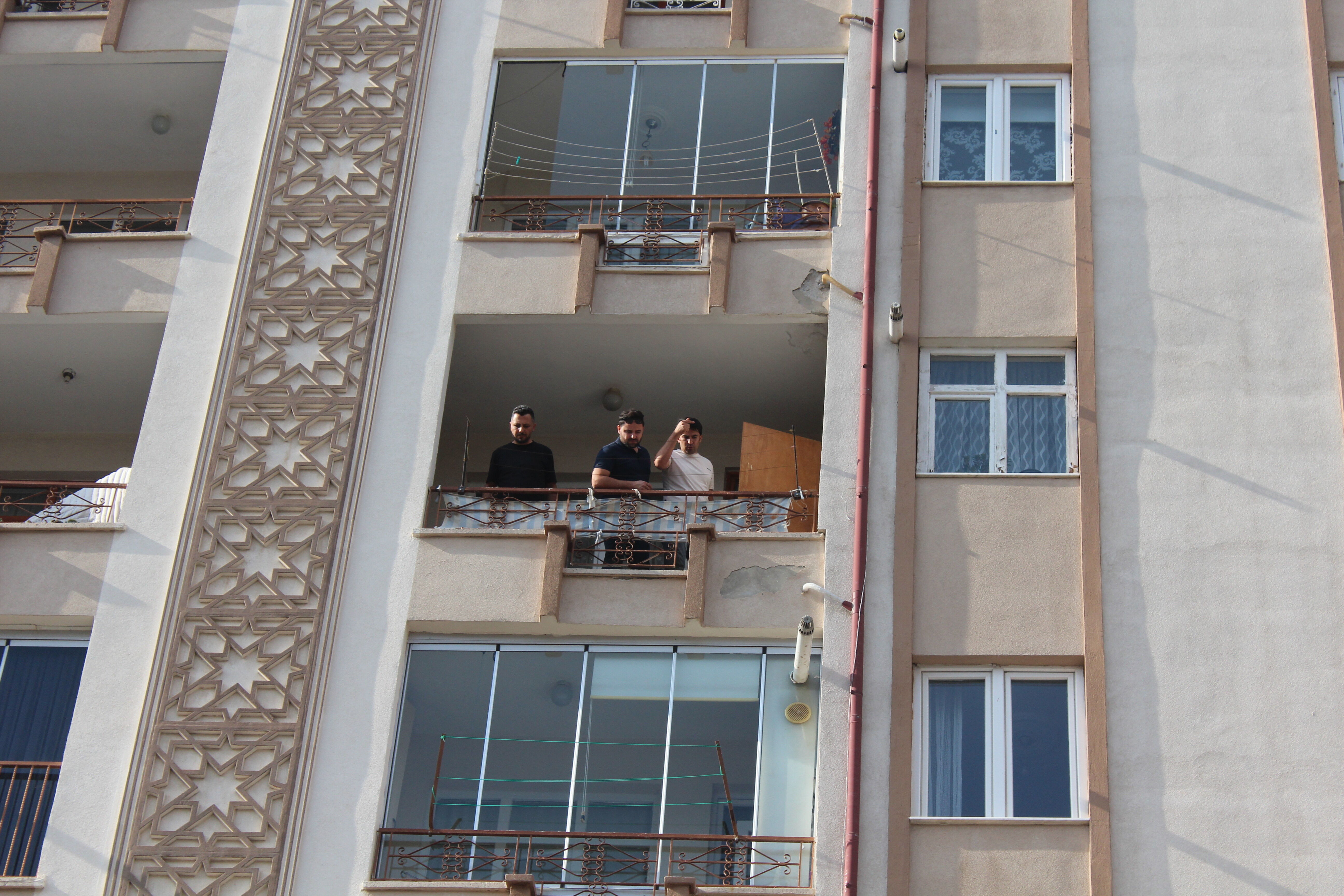 Aksaray'da Balkonda Çay İçerken 5'inci Kattan Düştü