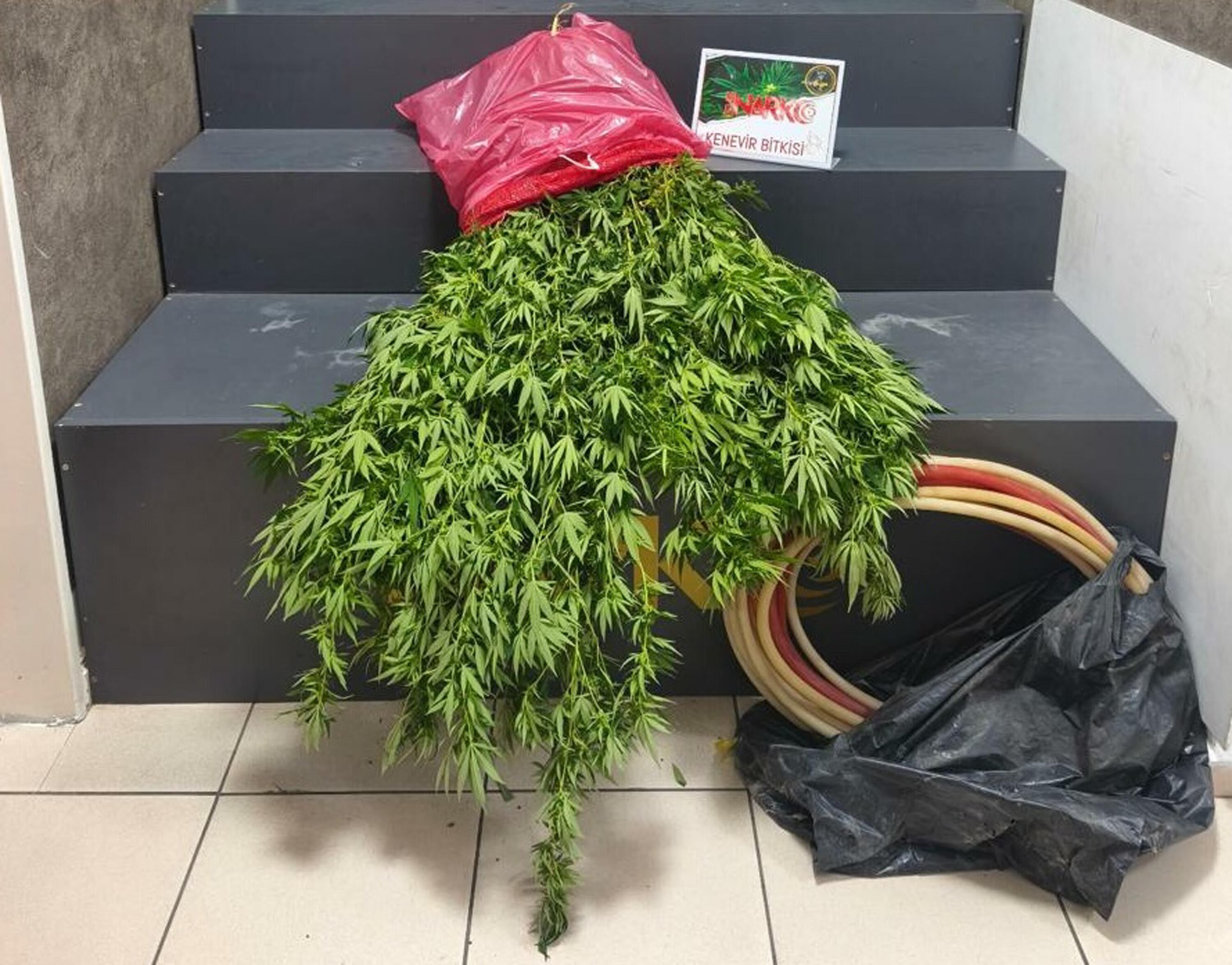 İzmir'de uyuşturucu operasyonu