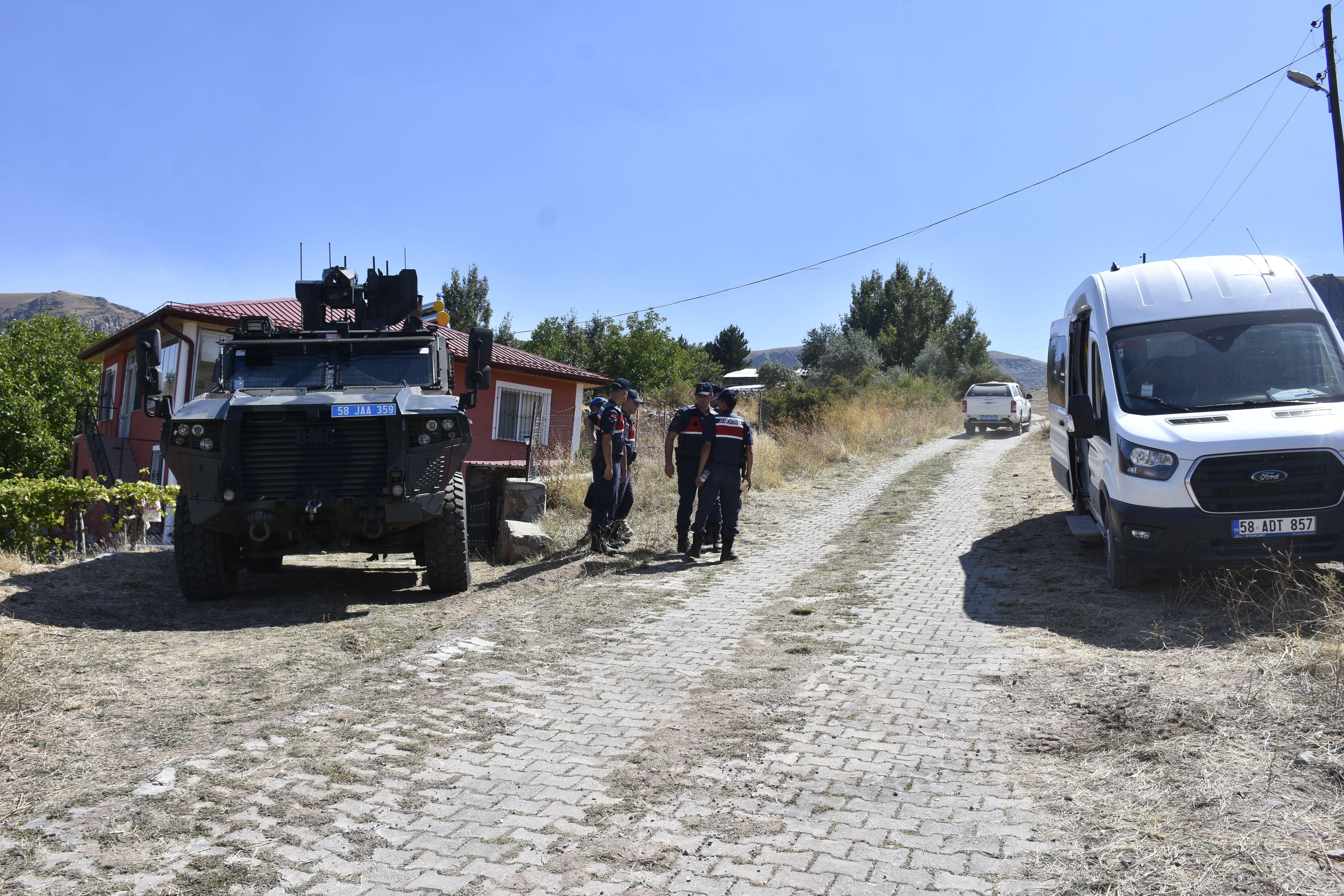 Kayıp Büşra bebek 5'inci günde de aranıyor