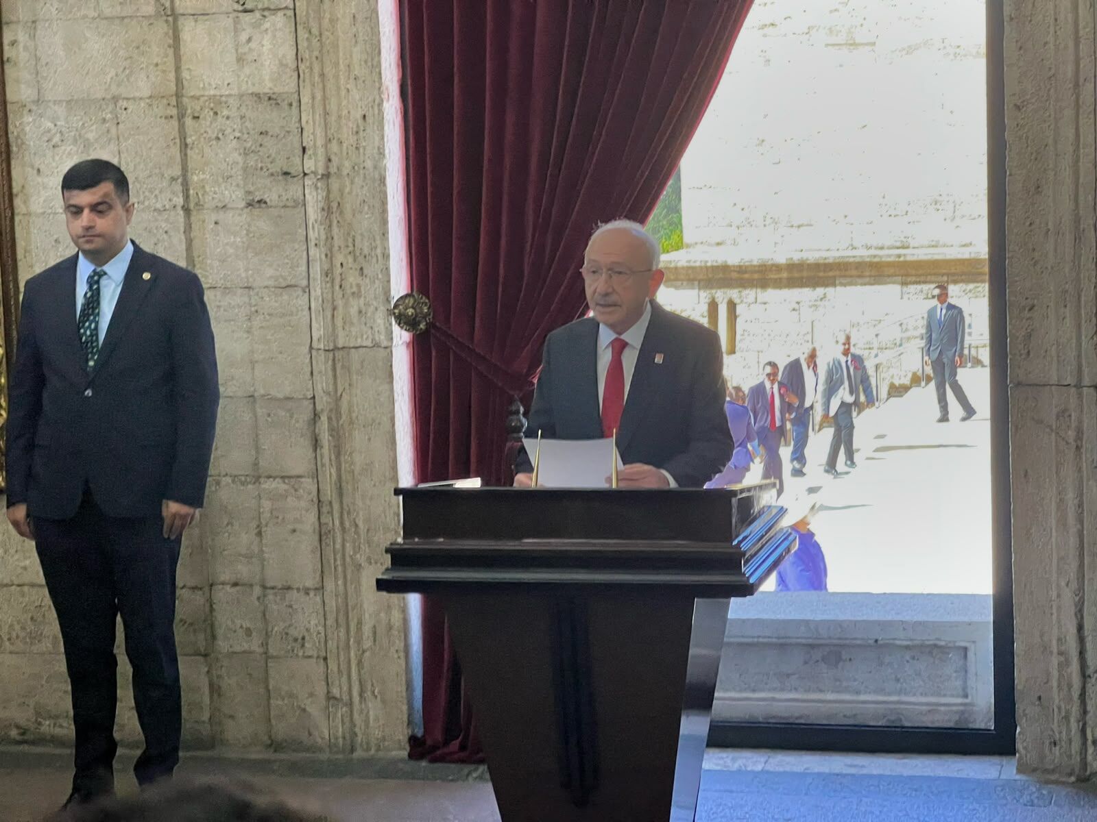 Kılıçdaroğlu, Anıtkabir'i ziyaret etti