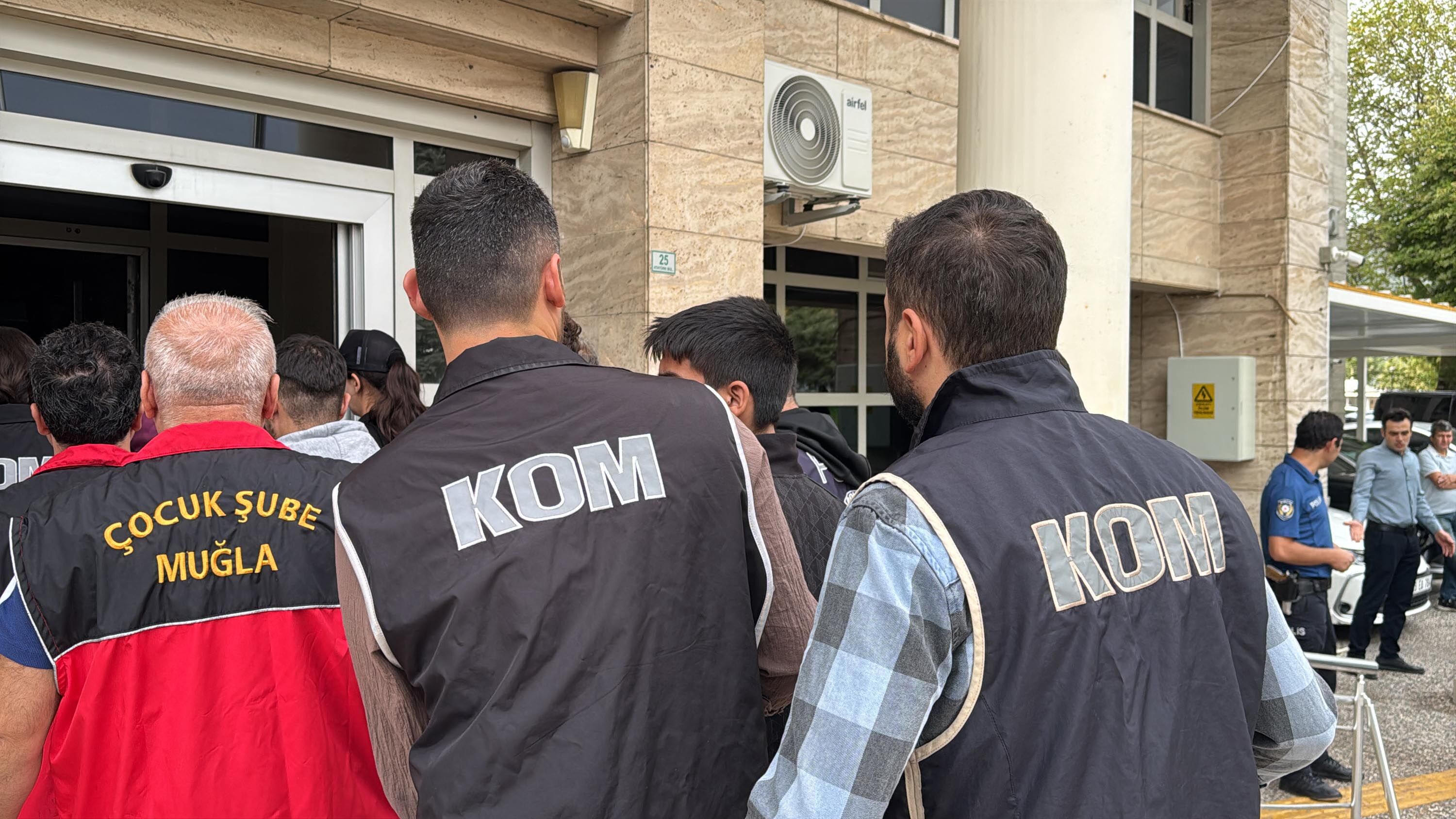 'Sokaklar Güvende' operasyonunda 27 şüpheli adliyede