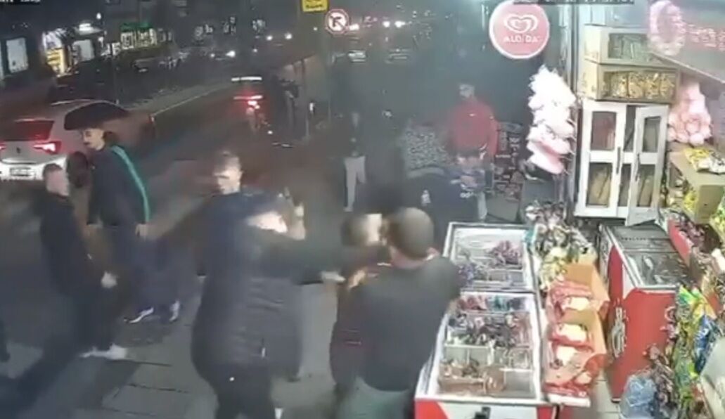Sözlü Taciz İddiası Sonrası Çifte Sokak Ortasında Saldırı