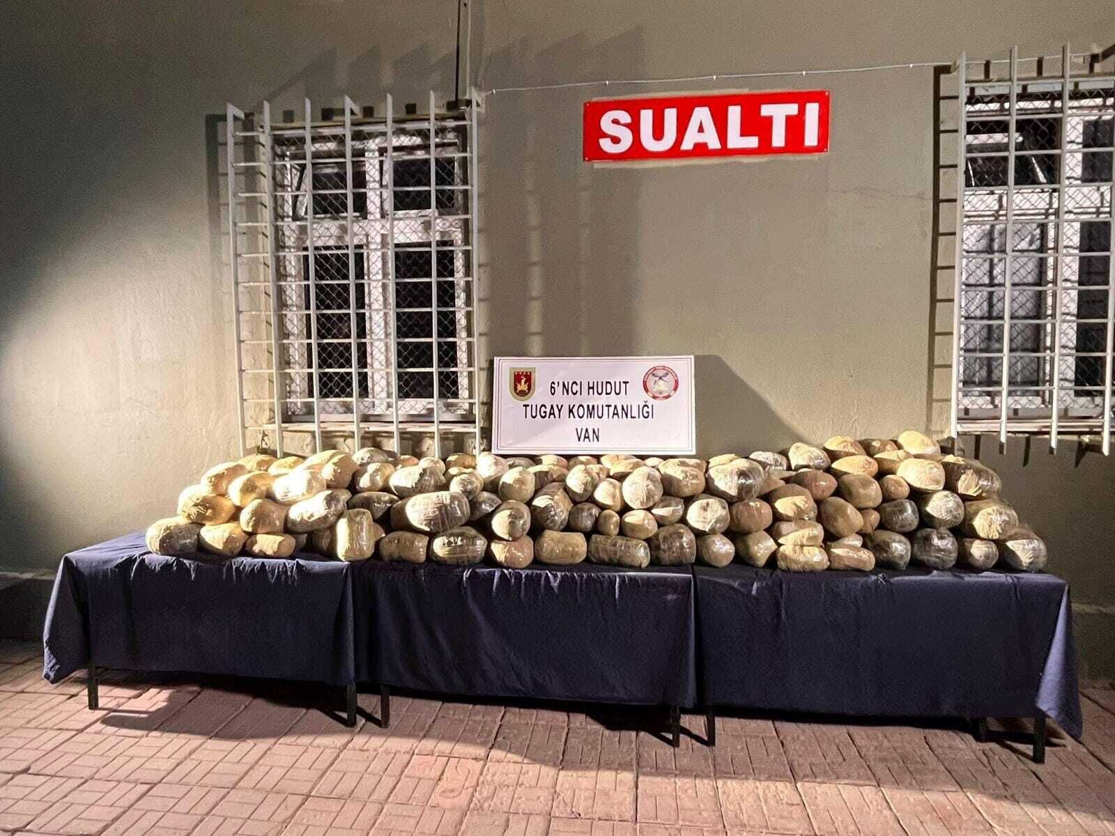 Van'da 412 kilo uyuşturucu ele geçirdi
