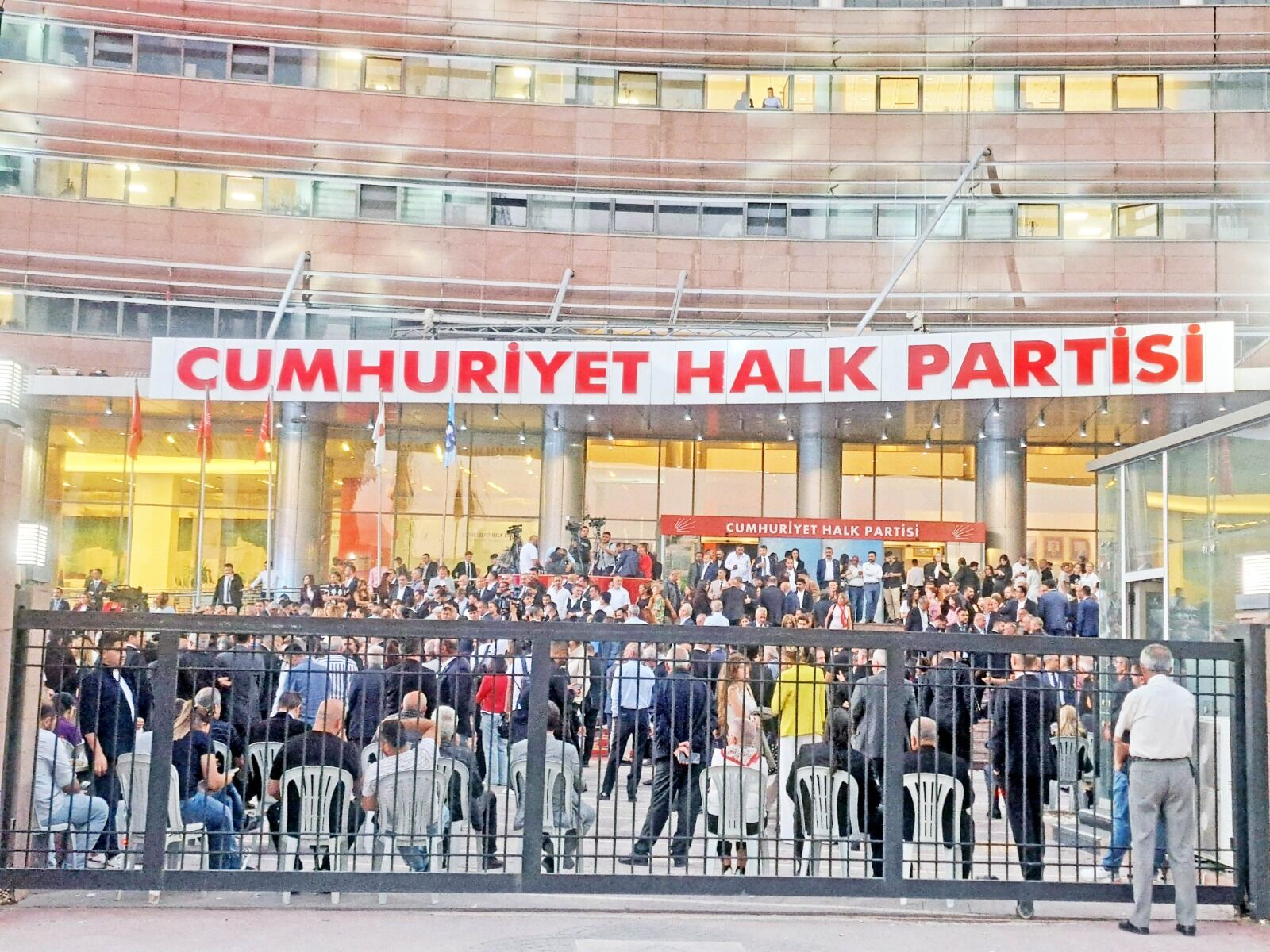 CHP’nin 103. yılında “Cumhuriyet ve Demokrasi” vurgusu