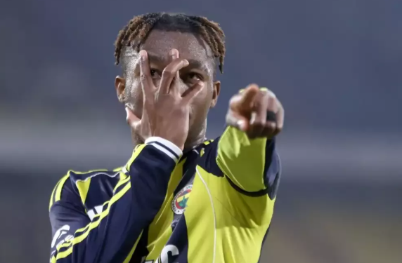 Fenerbahçe’de Transfer Yasağının Ardından Bir Şok Daha!