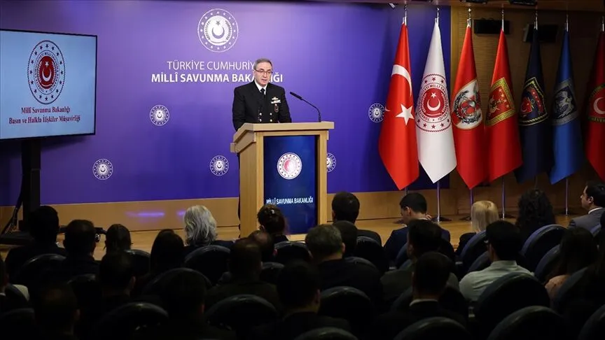MSB’den Dikkat Çeken Açıklamalar: 2 PKK’lı Teslim Oldu, Sınırlarda 1.677 Kişi Yakalandı ve Engellendi