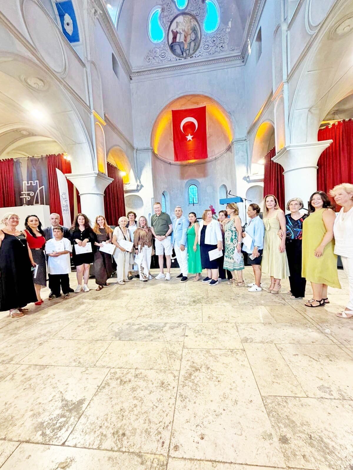 25 usta ressamın eseri sanatseverlerin beğenisine sunuldu