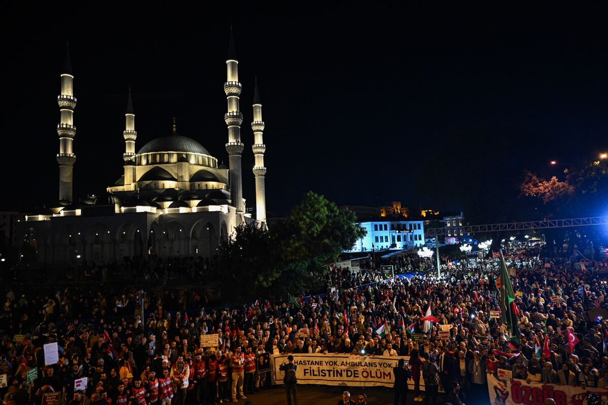 Ankara'da binlerce kişi Filistin için yürüdü