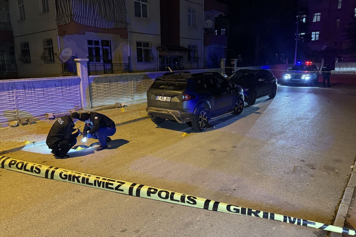 Boşanma aşamasında olduğu eşini tabancayla yaraladı