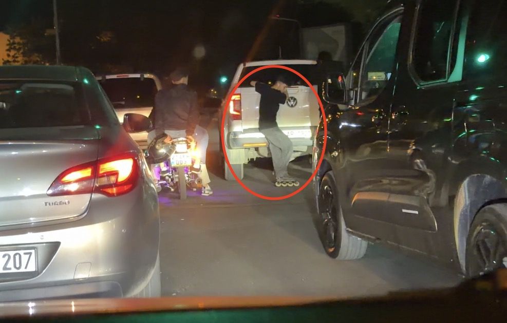 Diyarbakır’da patenli çocukların tehlikeli yolculuğu kamerada
