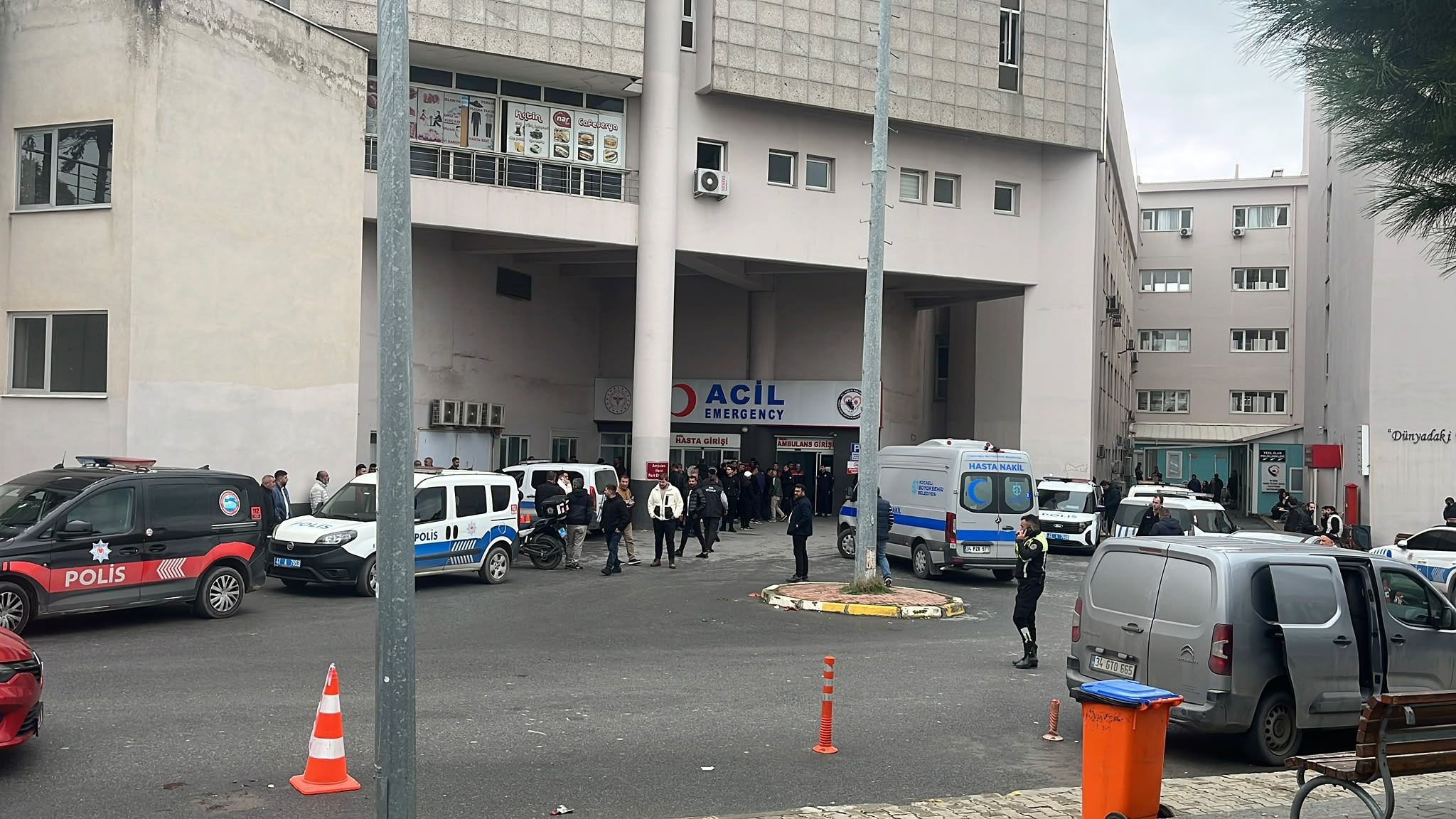 Gebze'de Emlak Dükkanında Silahlı Tartışma