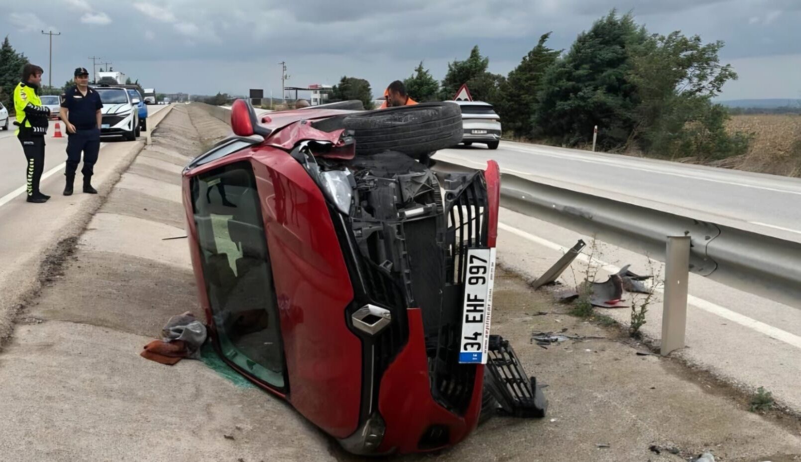 Karacabey'de otomobili kanala düştü
