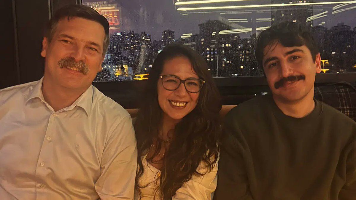 Tahliye Edilen Komedyen Deniz Göktaş’tan Dikkat Çeken Buluşma!