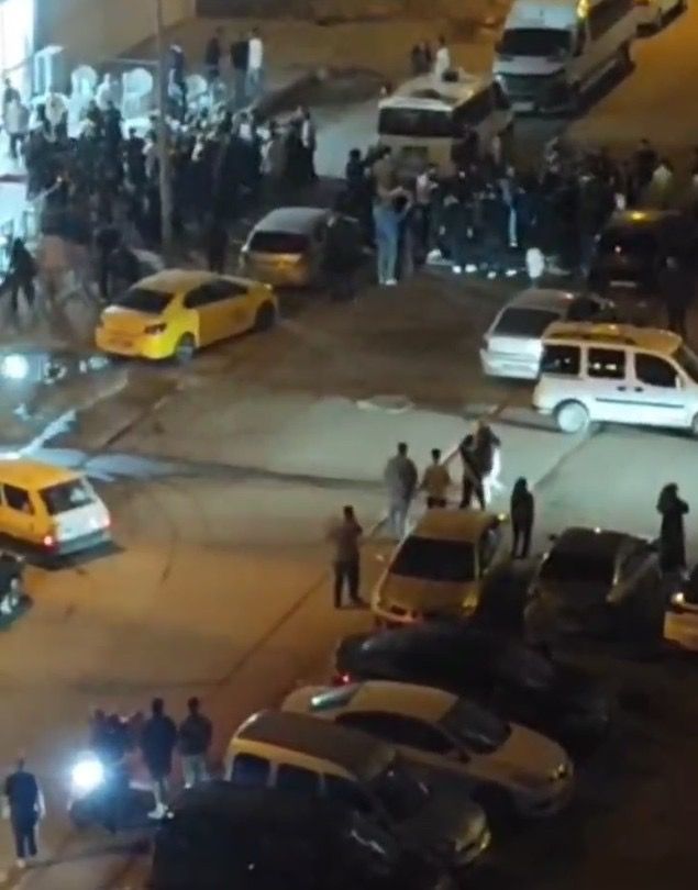 Mardin'de nişan töreninde tekmeli yumruklu kavga