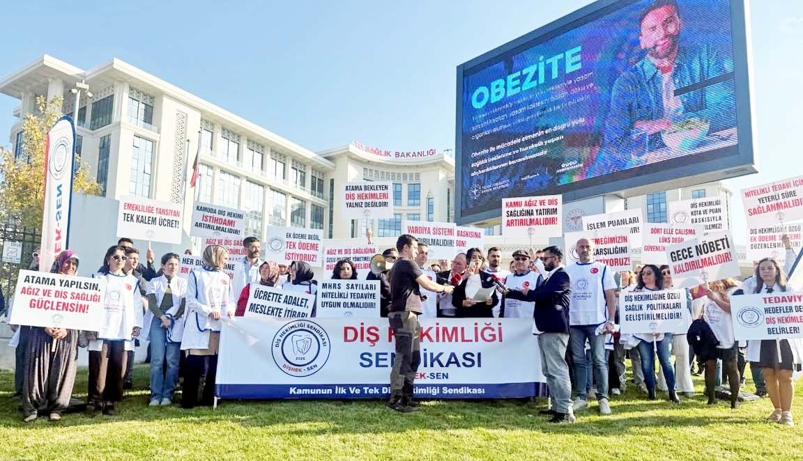 81 ilden diş hekimleri Sağlık Bakanlığı önünde eylem yaptı